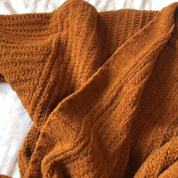 Want and cozy American eagle burnt orange cardigan - Picture 2 of 2